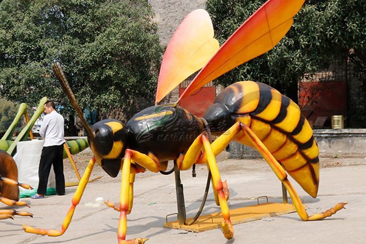 Sun Proof Giant Artificial Insects , Animatronic Bee With Realistic Stripe